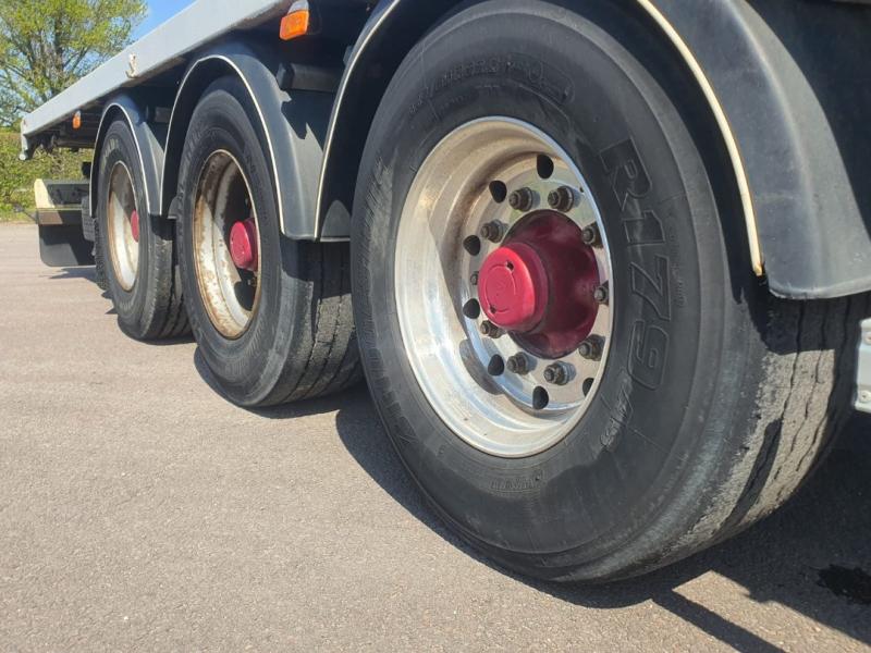 Semi-trailer General Trailers