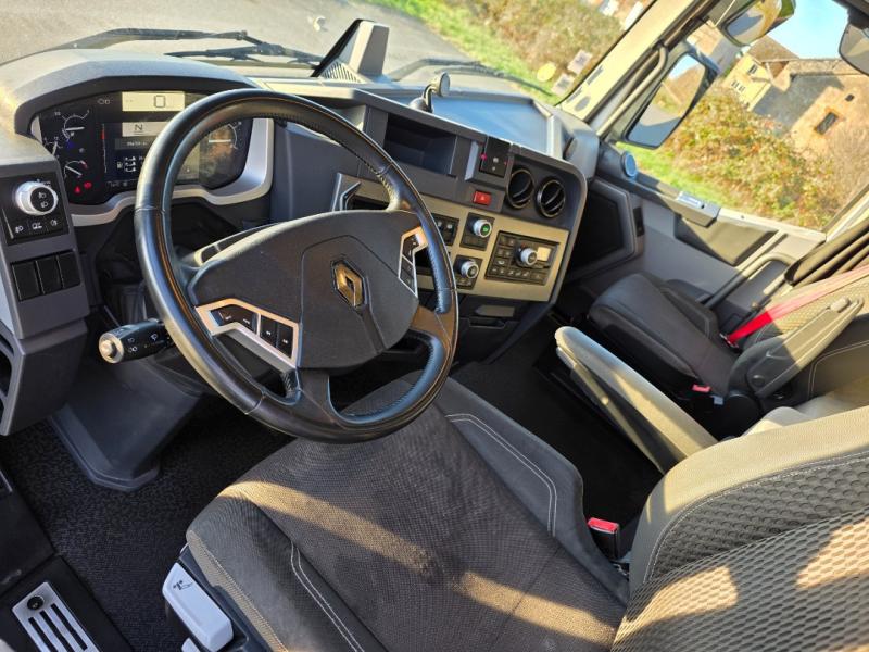 Trattore Renault T-High