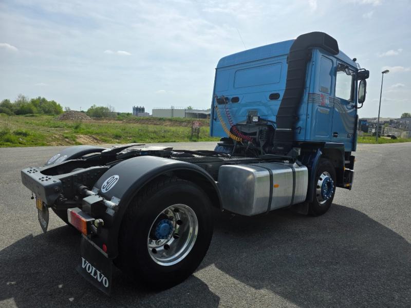 Tractor Volvo F10 320