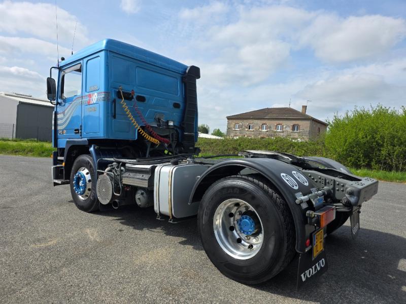 Tractor Volvo F10 320