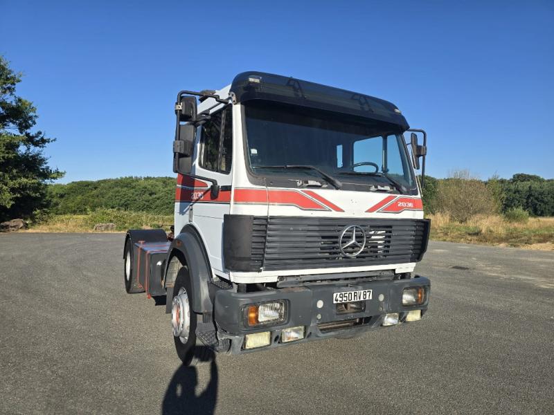 Sattelzugmaschine Mercedes SK 2038