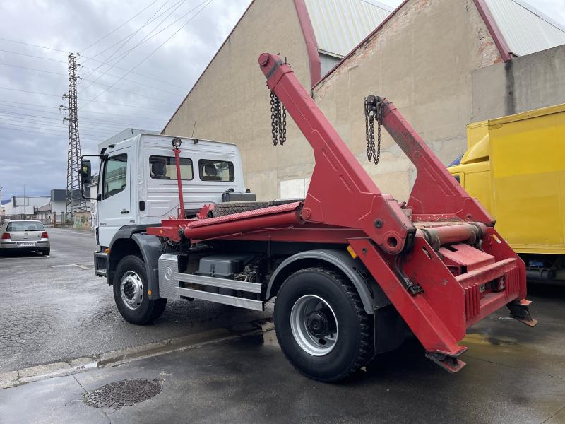 vrachtwagen Mercedes Axor 1829