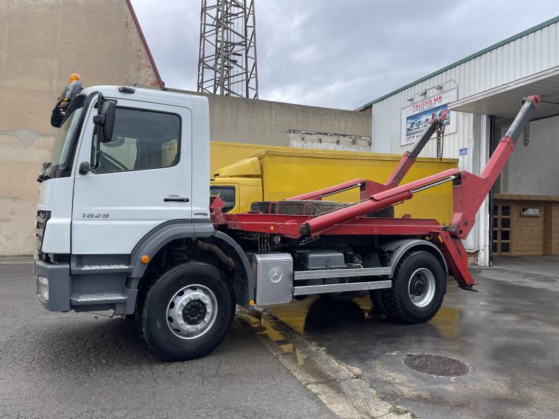 vrachtwagen Mercedes Axor 1829