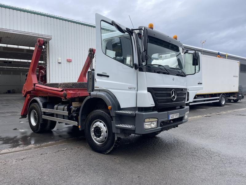 vrachtwagen Mercedes Axor 1829