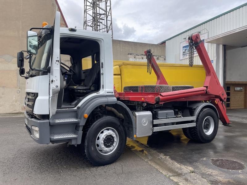 vrachtwagen Mercedes Axor 1829