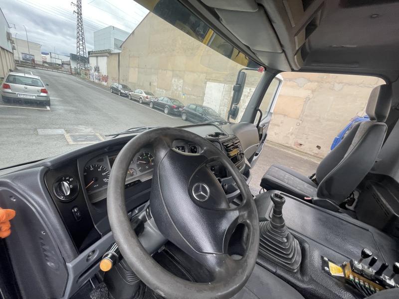 vrachtwagen Mercedes Axor 1829