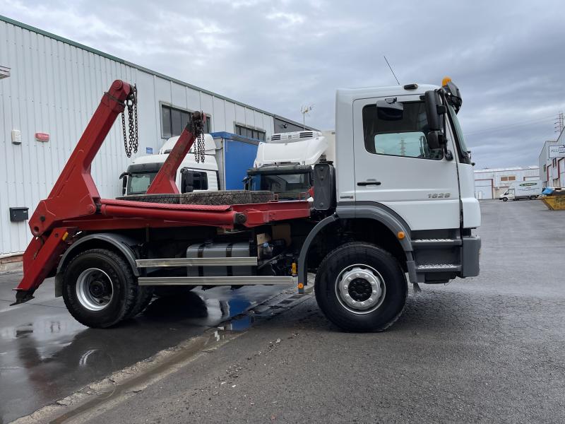 vrachtwagen Mercedes Axor 1829