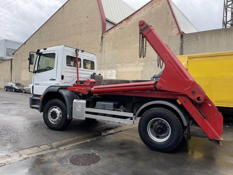 vrachtwagen Mercedes Axor 1829