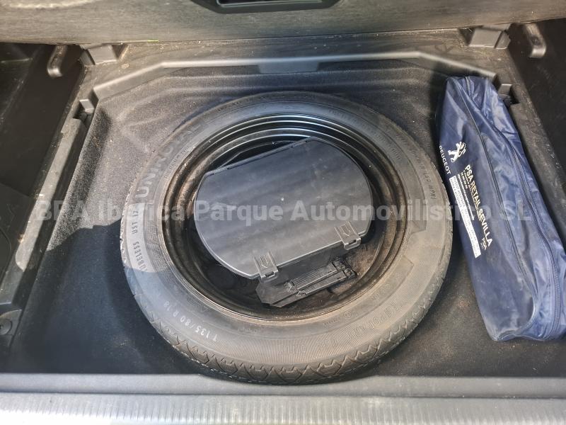 Car Peugeot 3008 GT 2.0L BlueHDi 180 S&S EAT8 Sedan