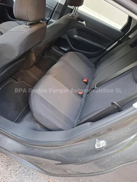 Car Peugeot 308 SW 1.5 BlueHDi 100 CV Navegador Estate