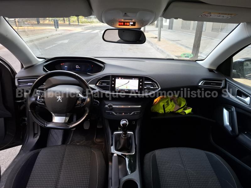Car Peugeot 308 SW 1.5 BlueHDi 100 CV Navegador Estate