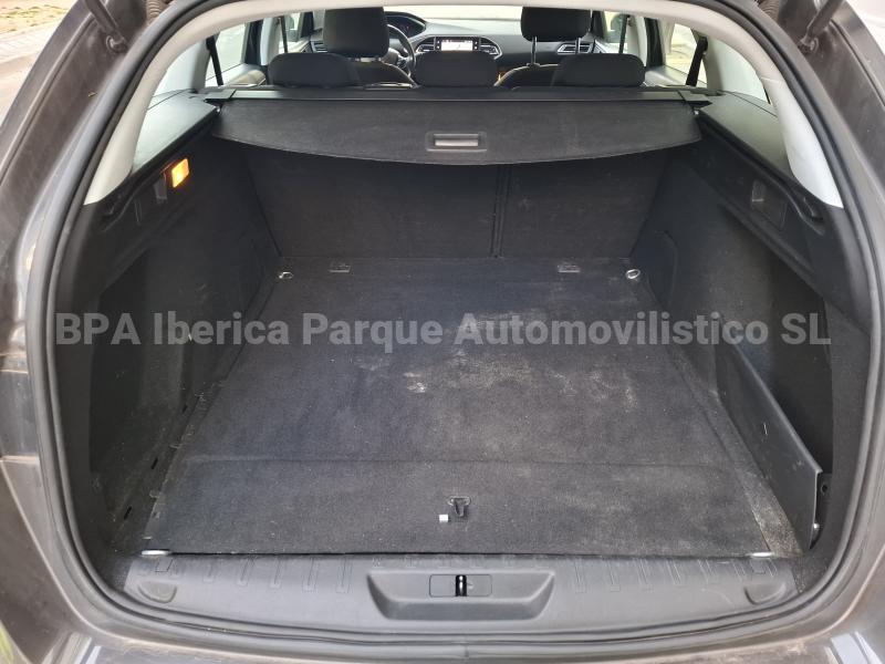 Car Peugeot 308 SW 1.5 BlueHDi 100 CV Navegador Estate