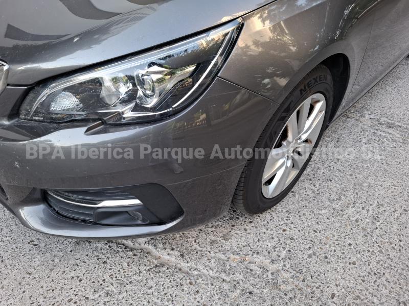 Car Peugeot 308 SW 1.5 BlueHDi 100 CV Navegador Estate