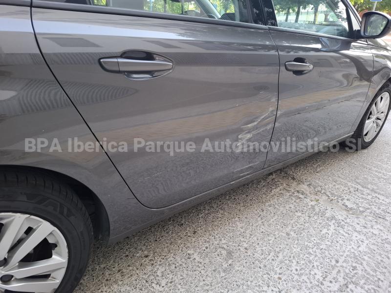Car Peugeot 308 SW 1.5 BlueHDi 100 CV Navegador Estate