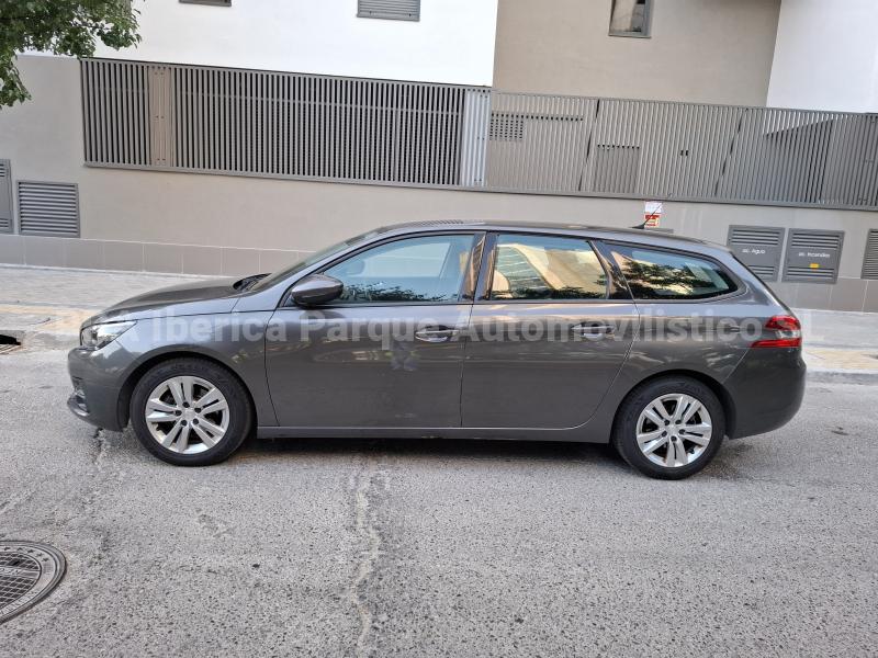 Car Peugeot 308 SW 1.5 BlueHDi 100 CV Navegador Estate