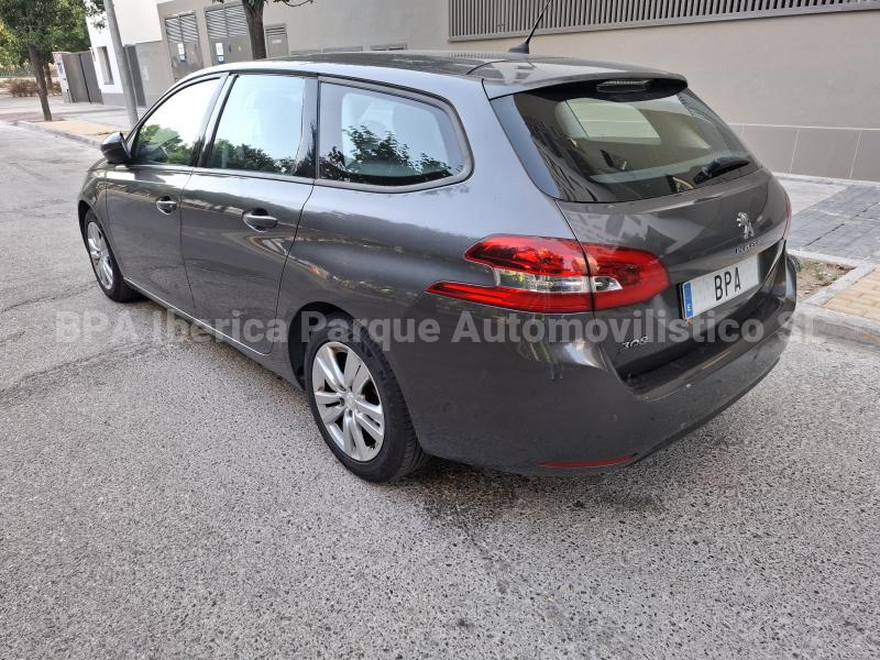 Car Peugeot 308 SW 1.5 BlueHDi 100 CV Navegador Estate