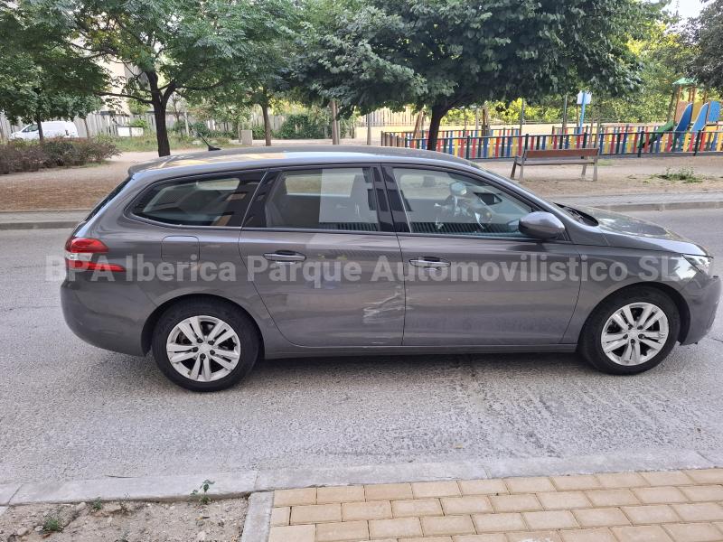 Car Peugeot 308 SW 1.5 BlueHDi 100 CV Navegador Estate