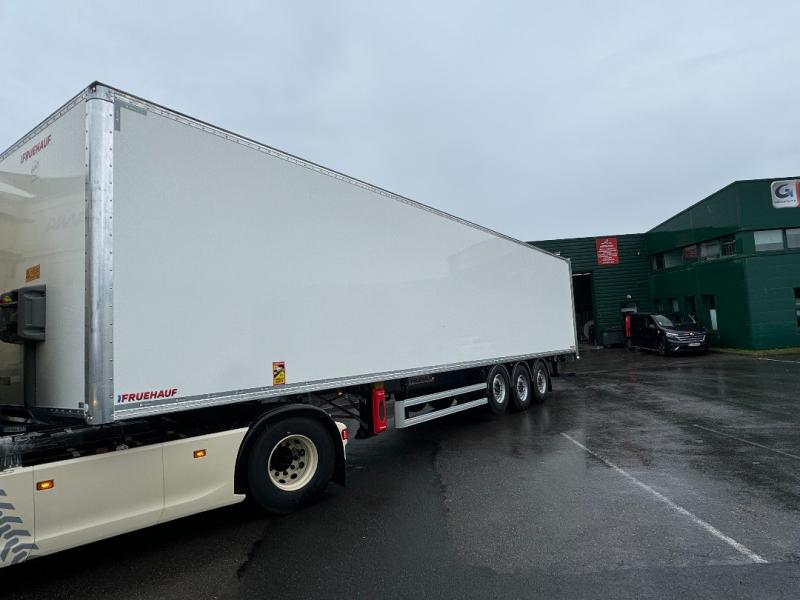 Fruehauf                 NEUVE AVEC CONVOYEUR FRET AVION