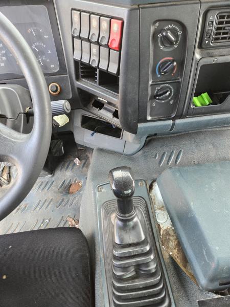 Engin de voirie Renault Premium 260.19