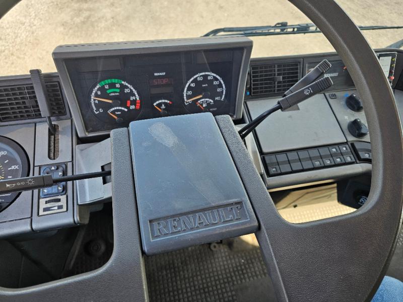 Camion Renault AE 390