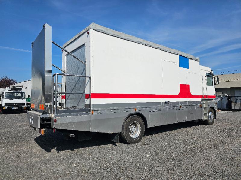 Camion Renault AE 390