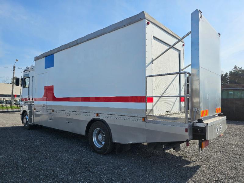Camion Renault AE 390