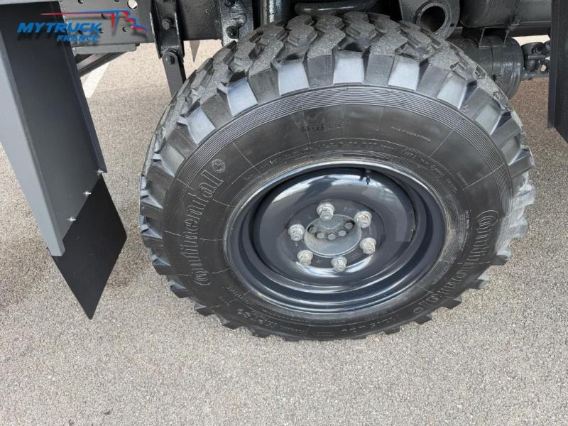 samochód dostawczy Mercedes Unimog