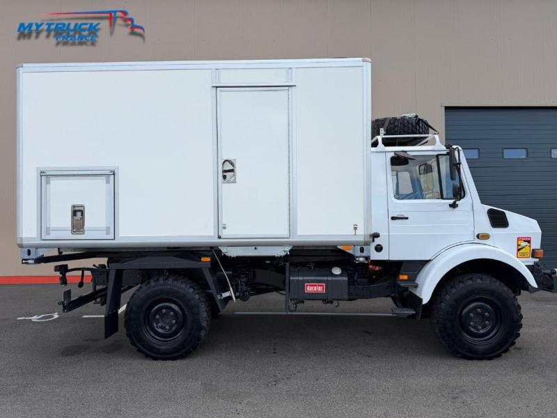 samochód dostawczy Mercedes Unimog