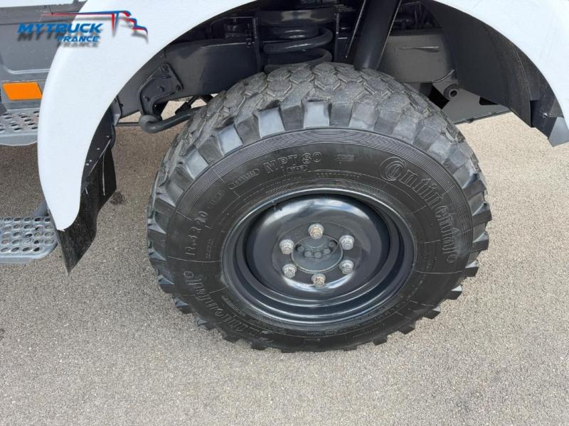 samochód dostawczy Mercedes Unimog