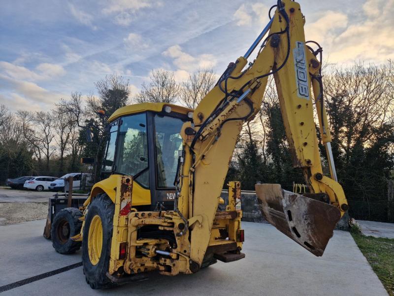 Backhoe loader New Holland