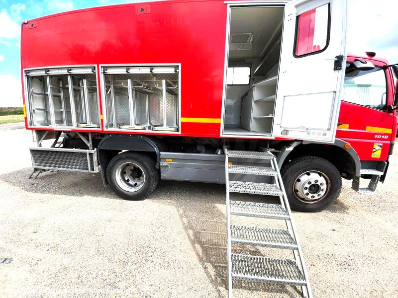 Photo MERCEDES BENZ ATEGO 4X4 BASE DE VIE 6 PLACES image 1/23