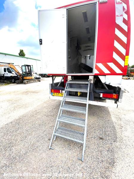 Photo MERCEDES BENZ ATEGO 4X4 BASE DE VIE 6 PLACES image 3/23