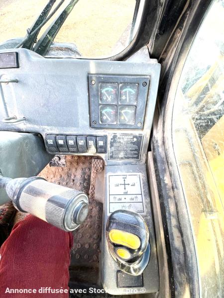 Photo CATERPILLAR TH62 4 ROUES MOTRICES DIRECTIONNELLES 4Tonnes A 7 Mètres image 9/9