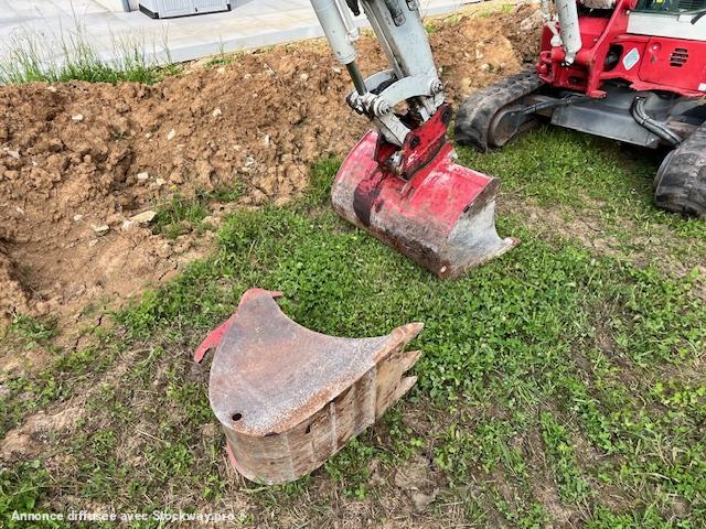 Photo Takeuchi TB225  image 3/16
