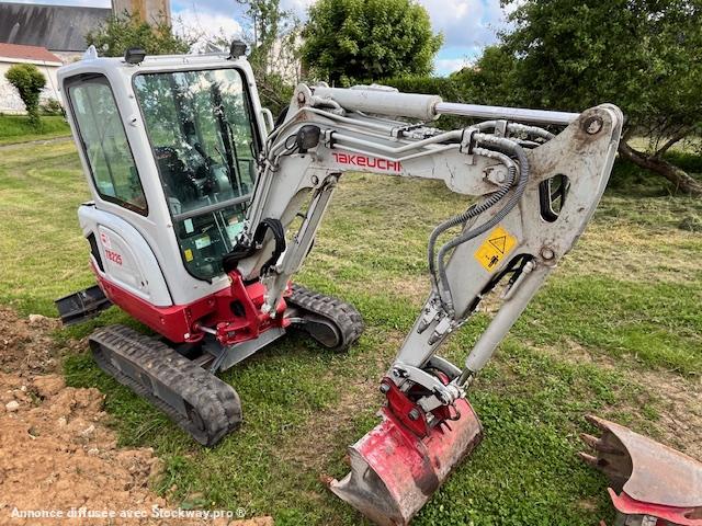 Photo Takeuchi TB225  image 9/16