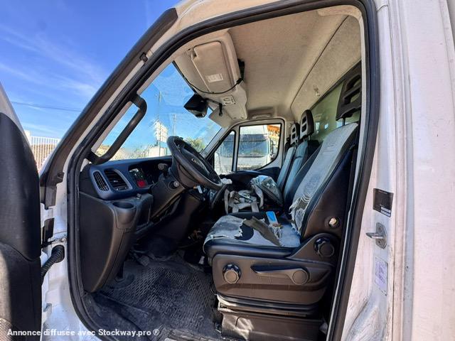 Photo Iveco 70C180 CAISSE HAYON  image 11/12