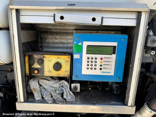 Photo Renault MIDLUM 210 CITERNE MERCERON 11000 L 4 COMPARTIMENTS  image 15/15