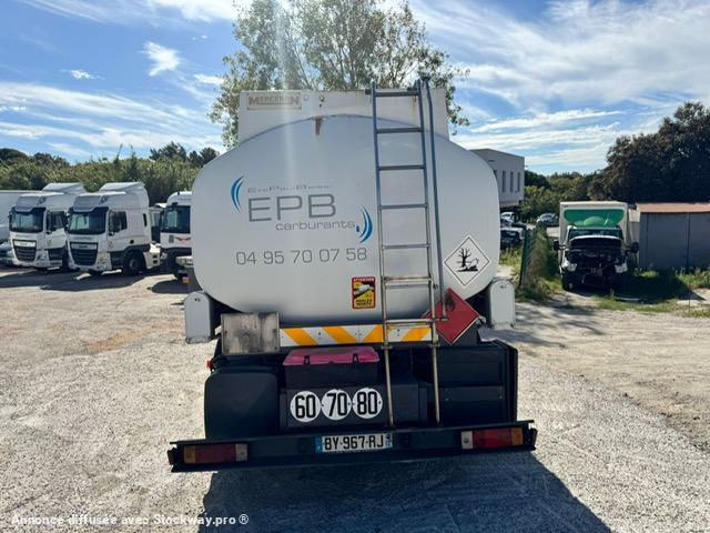 Photo Renault MIDLUM 210 CITERNE MERCERON 11000 L 4 COMPARTIMENTS  image 3/15