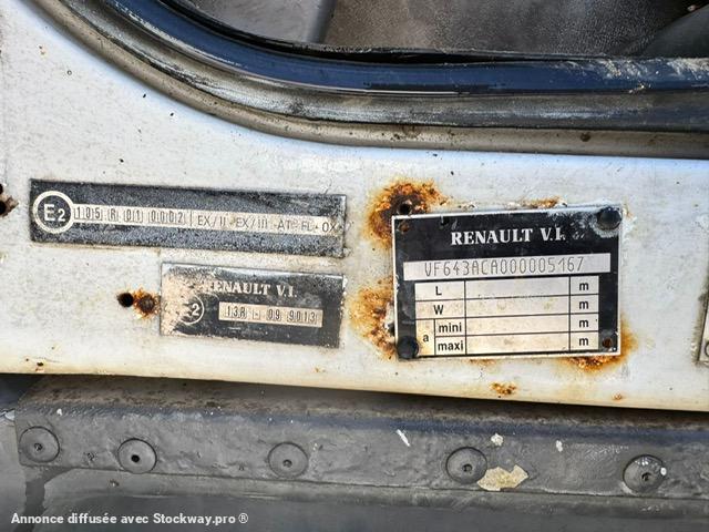 Photo Renault MIDLUM 210 CITERNE MERCERON 11000 L 4 COMPARTIMENTS  image 9/15