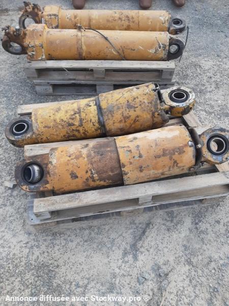 CATERPILLAR 773B VERRIN DE BENNE CATERPILLAR 773B VERRIN DE BENNE 