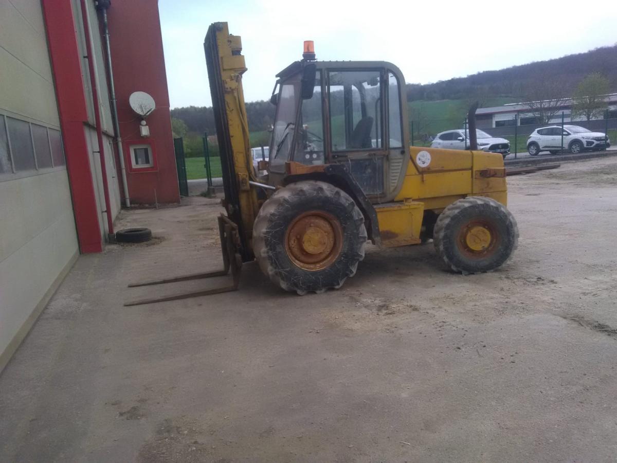 Ruw terrein heftruck JCB 930