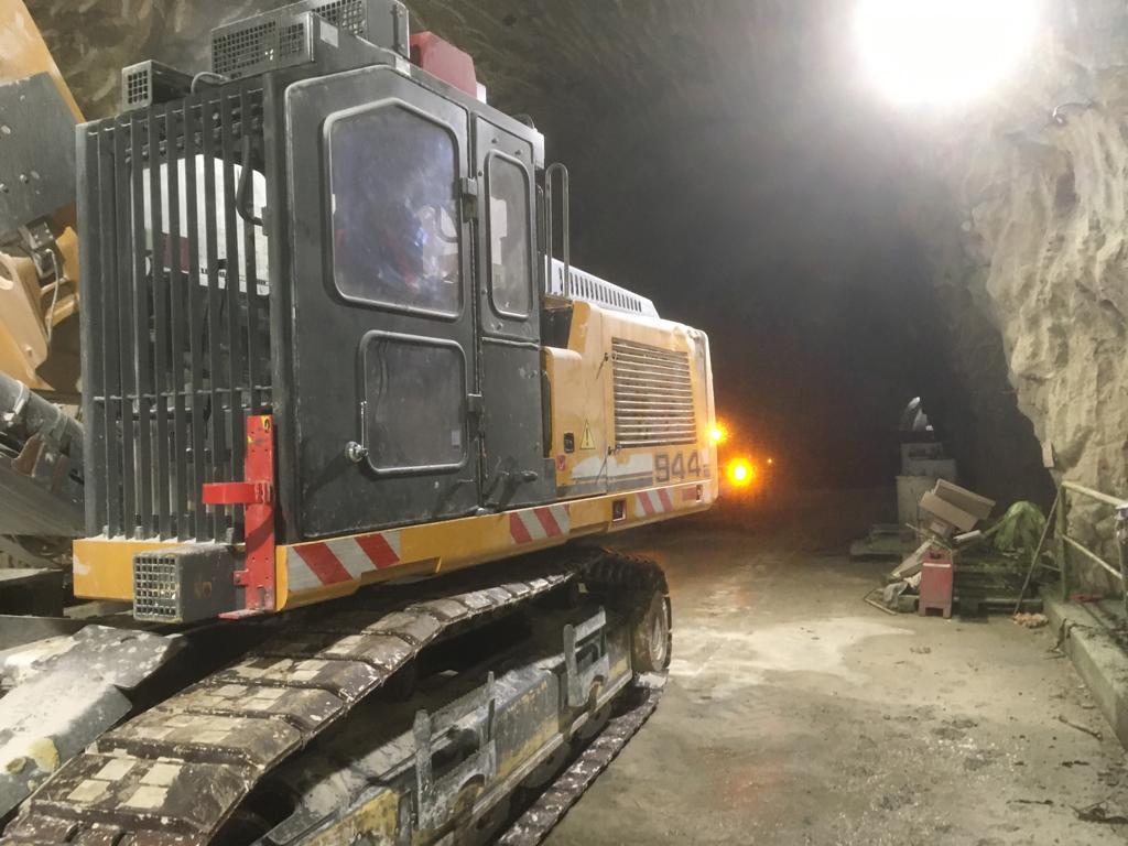 graafmachine Liebherr R944C Litronic TUNNEL