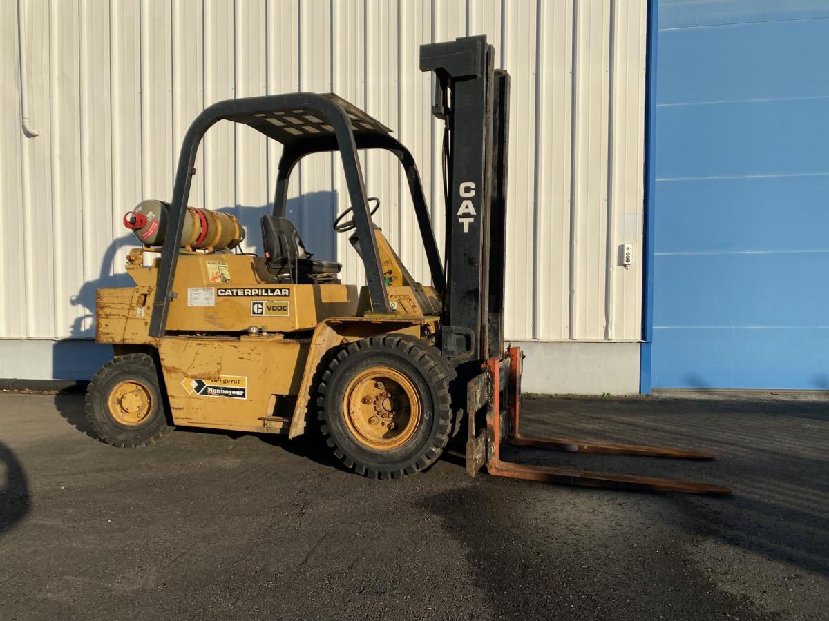 Forklift CATERPILLAR V80E