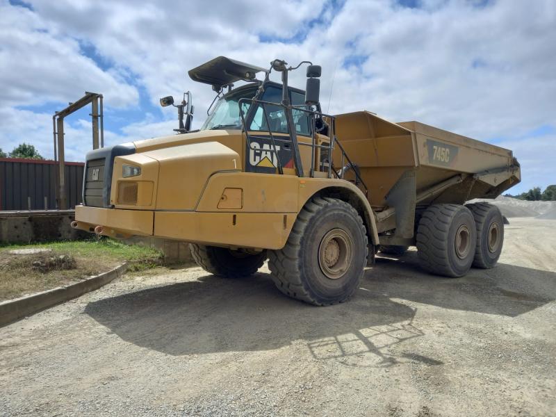 Tombereau Caterpillar 745C