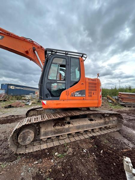 Pelle Doosan DX235LCR