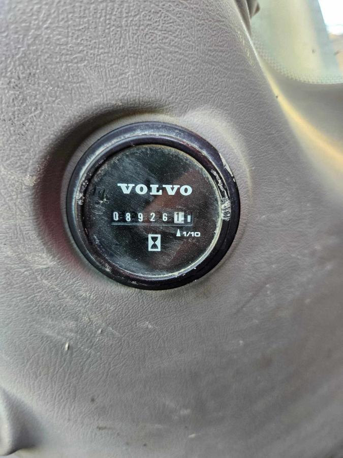 Pelle Volvo EC300EL