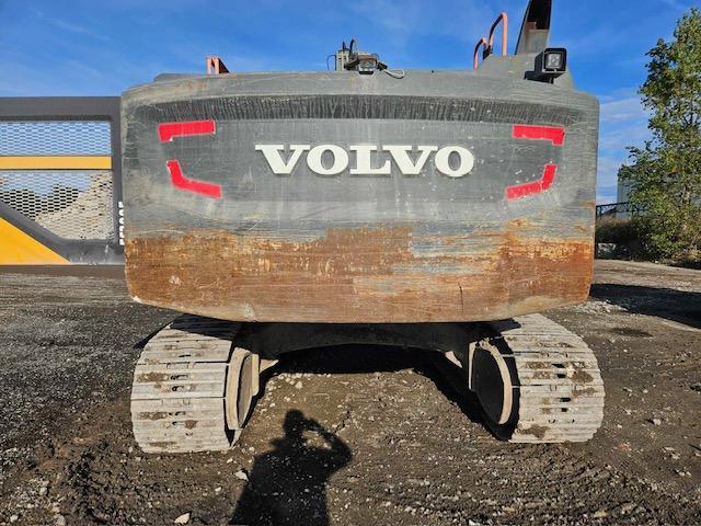 Pelle Volvo EC300EL