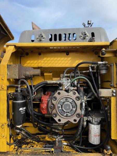 Pelle New Holland E 215 Pelle sur chenilles