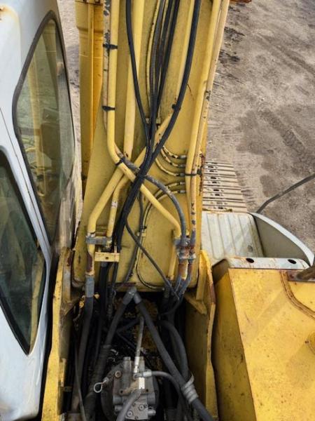 Pelle New Holland E 215 Pelle sur chenilles