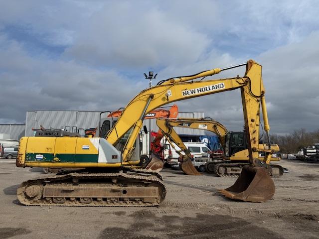 Pelle New Holland E 215 Pelle sur chenilles